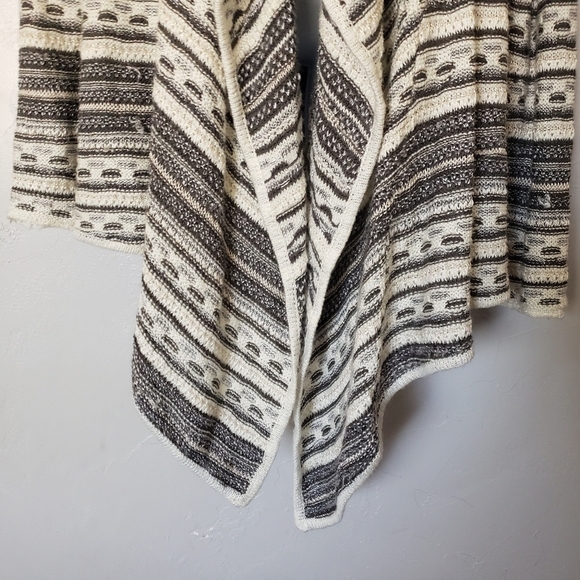 Maurices 2 2X Draped Front Sweater Cardigan Long Sister Cream Olive Green Layer - Picture 4 of 10